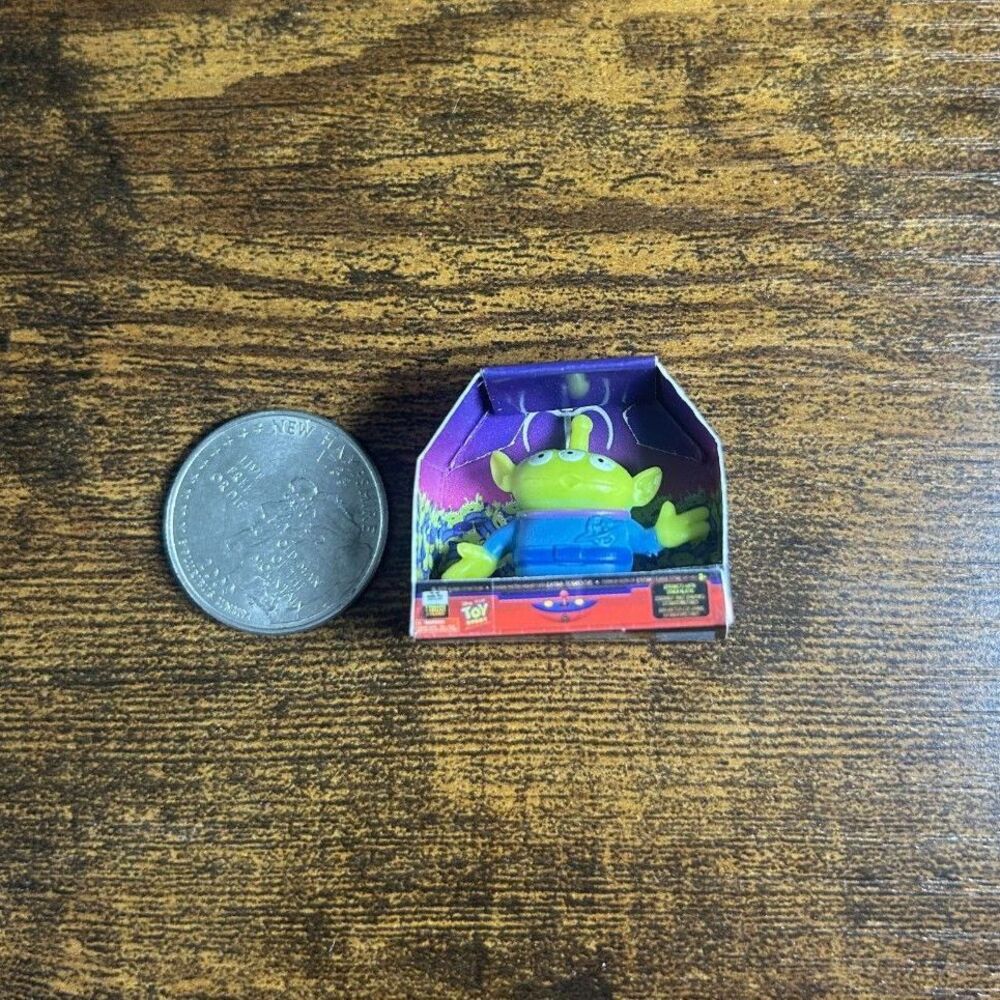 New Zuru Mini Brands Disney Edition Toy Story Alien Pizza Planet